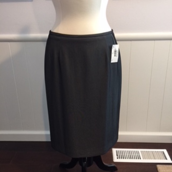 Le Suit Petite 2-Piece Suit - Picture 6 of 8